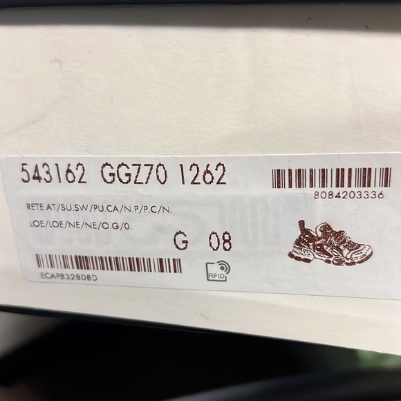 Gucci sneakers size 8 but fit a 9 - Picture 4 of 4